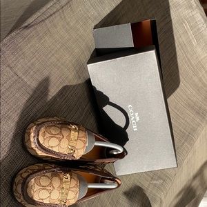 9.5 Coach shoes